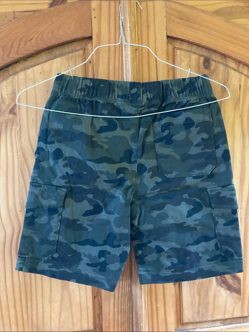 Boys Old Navy green camo cargo shorts size L (10/12) - NWT